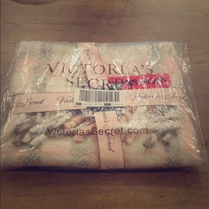 Victoria Secret Scarf